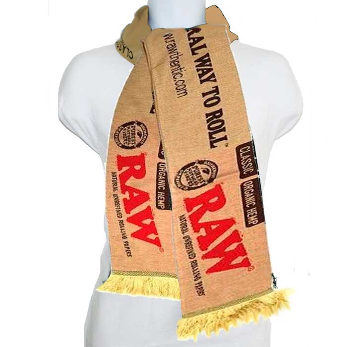 Maniquí con bufanda Raw